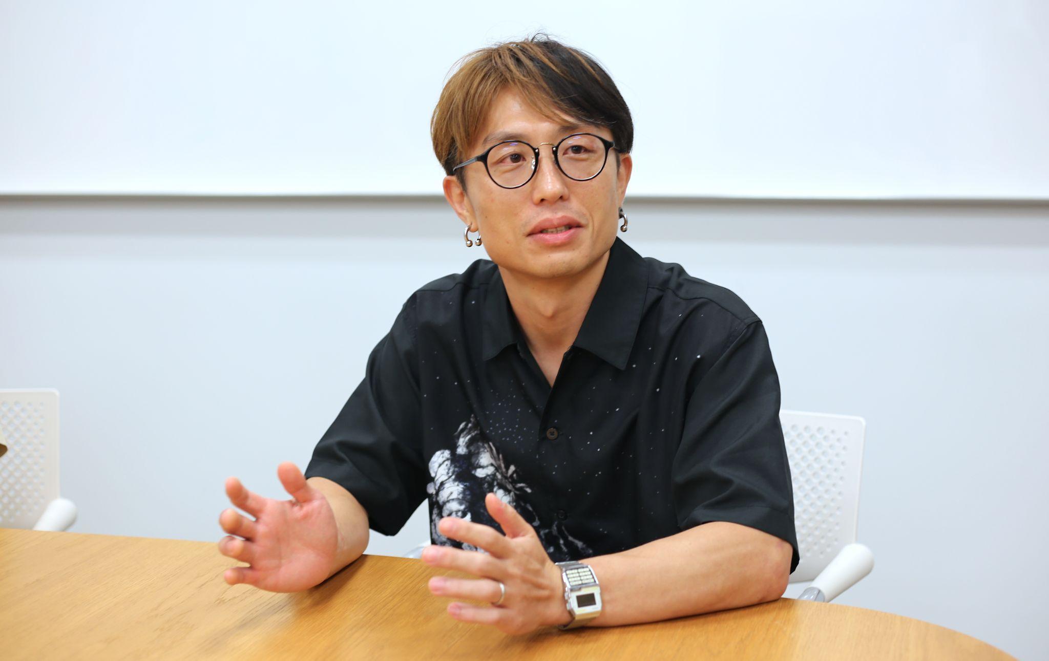 山崎氏